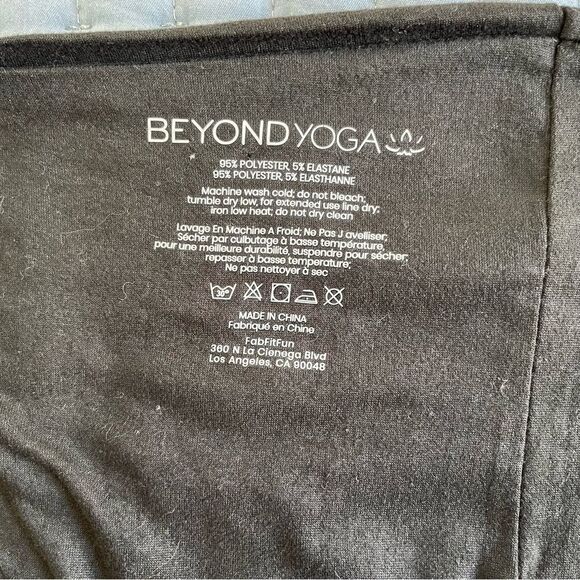 NEW Beyond Yoga Infinity Scarf with Phone/Key Fob/Credit Card/ID Zipper Pocket - Picture 4 of 9